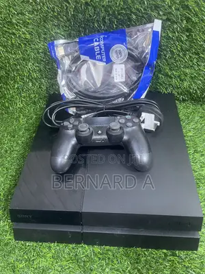 PS4 Standard Jailbroken with Custom Games & 2 Controllers