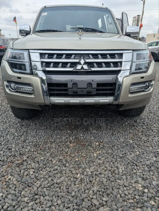 Mitsubishi Pajero V90 3.8 V6 GLS/GLX 2016 Gold - 1