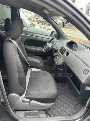 Toyota Sienta 1.5 AWD 2013 Gray