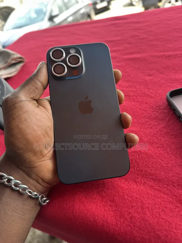 Apple iPhone 15 Pro Max 256GB Blue - 1