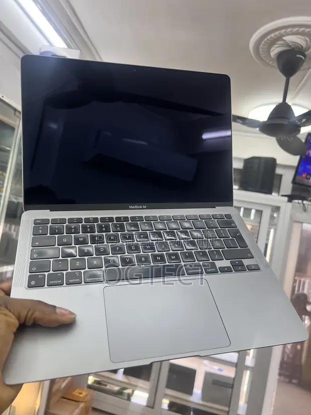 Apple MacBook Air M1, 8GB RAM, 256GB SSD - 1
