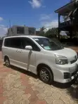 Toyota Voxy V 4WD 8-Seater 2012 White - 1