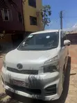 Toyota Voxy V 4WD 8-Seater 2012 White - 2