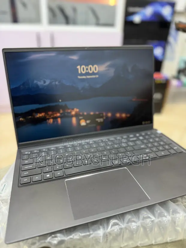 Dell Vostro 1510 Laptop - Core i7, 32GB RAM, 1TB SSD - 1