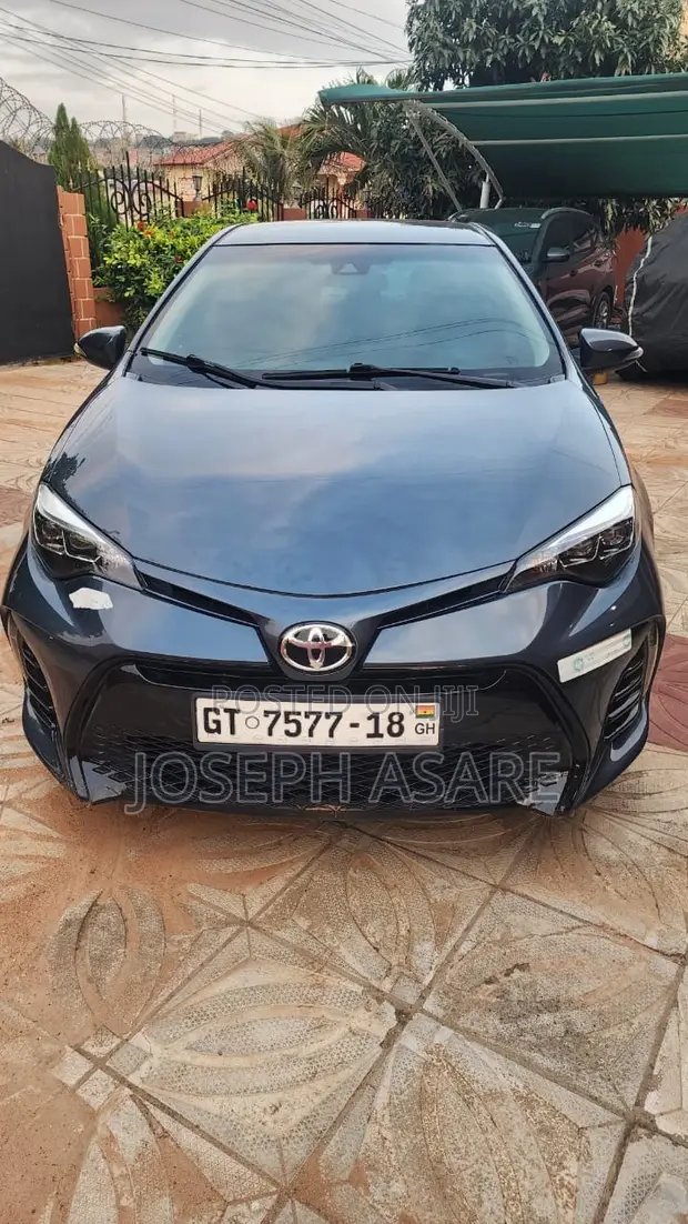 Toyota Corolla 2017 Gray - 1