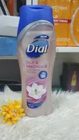 Dial Silk & Magnolia Moisturizing Body Wash (473ml) - 2