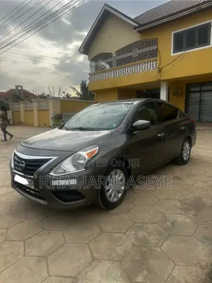 2015 Nissan Versa 1.6 SV Sedan - Brown