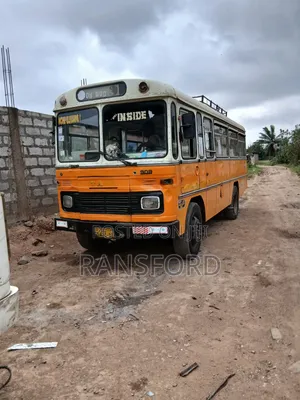 Tata Starbus Ultra Skool 1990 Orange