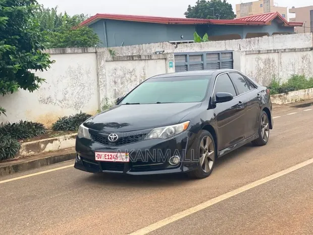 2014 Toyota Camry LE 4dr Sedan (2.5L 4cyl 6A) Black - 1