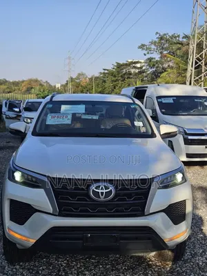 Toyota Fortuner 2.7 AWD 2022 Off White