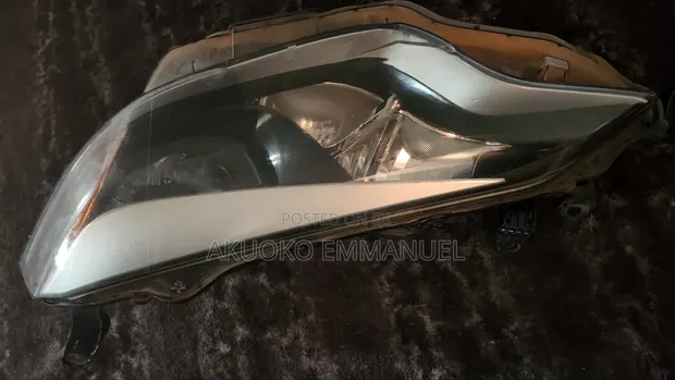 Toyota Corolla Headlight (2014-2017) - 1