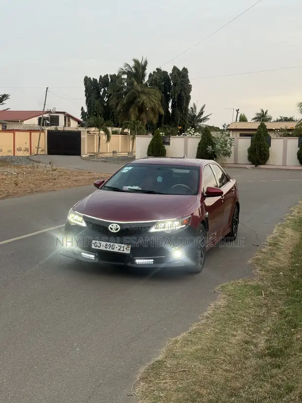 Toyota Camry LE 2014 Red - 1