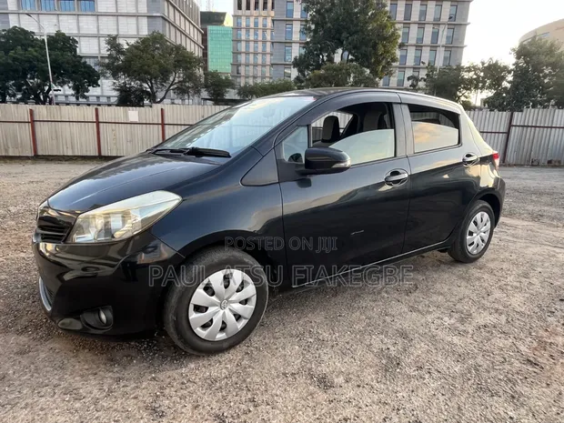 Toyota Vitz 1.3 FWD 5dr 2012 Black - 1