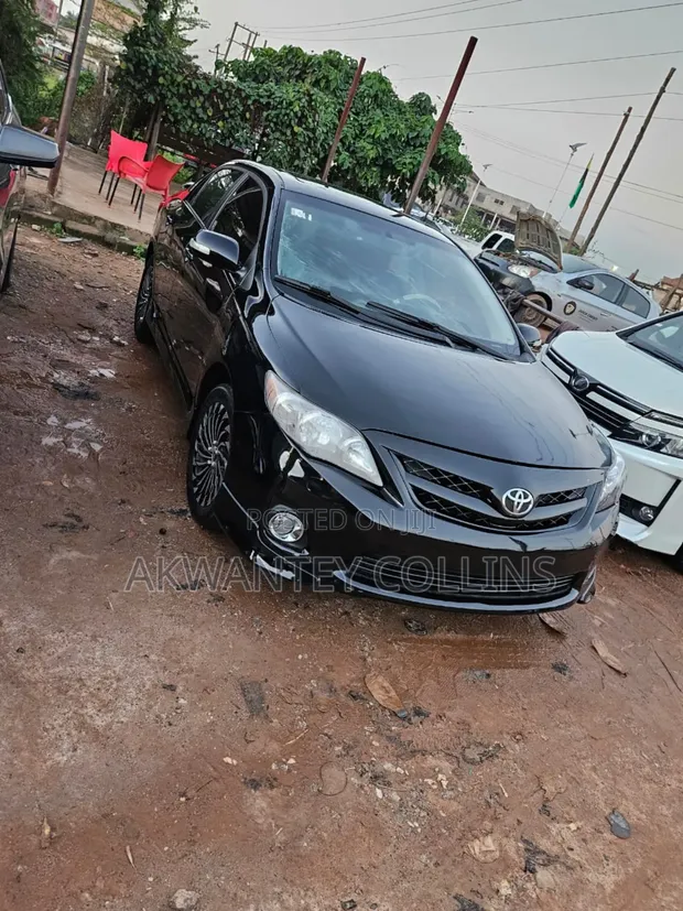 Toyota Corolla 2012 Black - 1