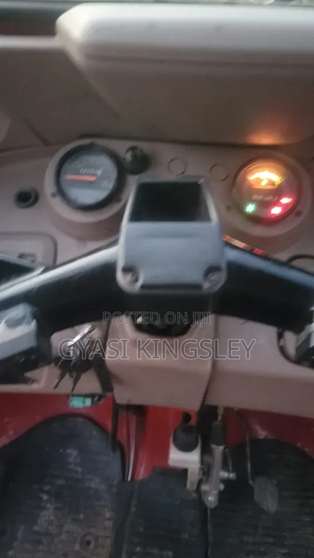 Bajaj RE 2022 Red - 1