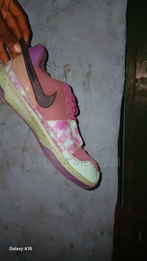 Skybee Basketball Shoes - Used