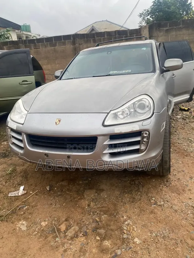 Porsche Cayenne 2009 Silver - 1