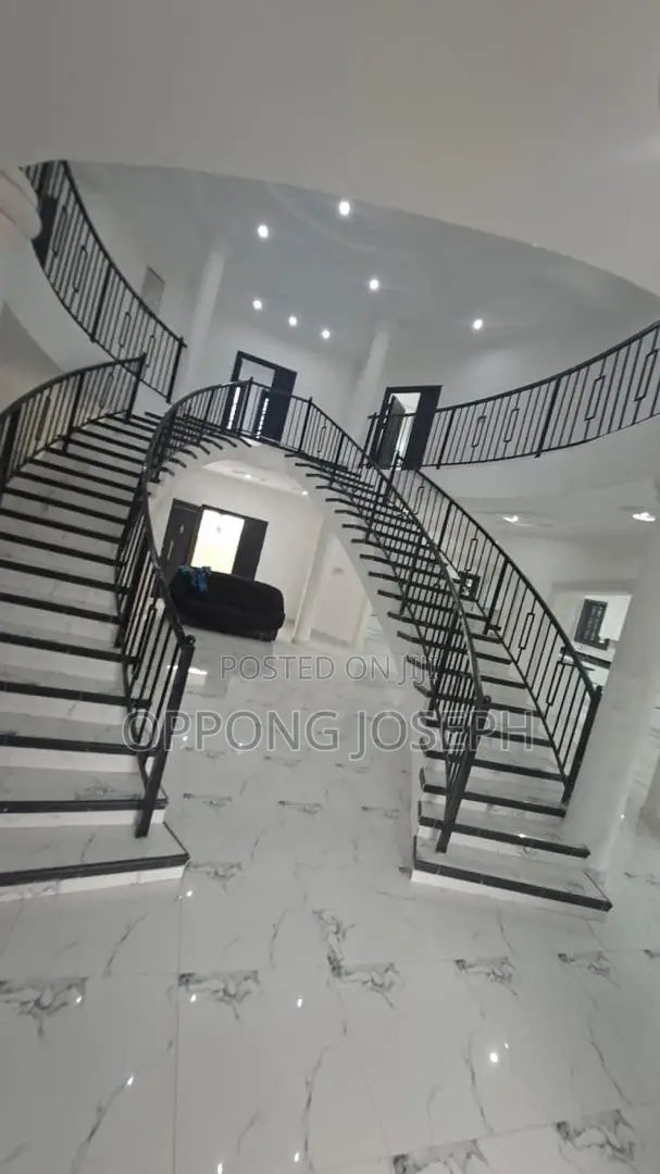4 Bedroom Mansion for Sale in Apromasi Tech To, Kumasi - 1