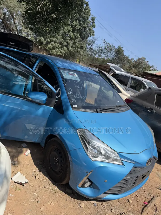 Toyota Vitz 1.3 FWD 5dr 2017 Blue - 1