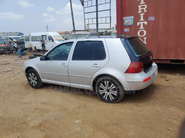 Volkswagen Golf 2000 Silver - 1