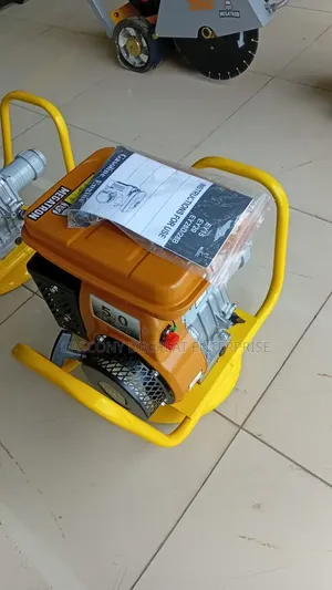 Concrete Poker Vibrator with Robin 5.5hp Engine