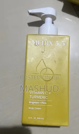 Medix 5.5 Vitamin C and Turmeric Brightening Body Lotion