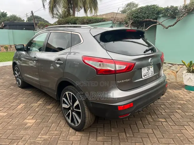 Nissan Qashqai 2016 Gray - 1