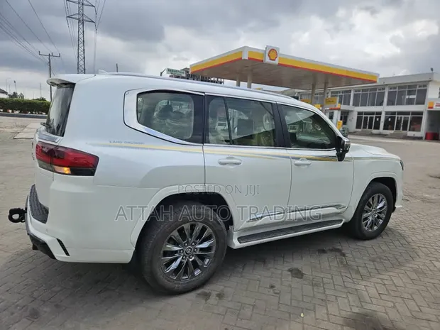 Toyota Land Cruiser 2022 White - 1