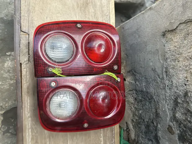 Land Rover Freelander 2000 Taillight Pair - 1