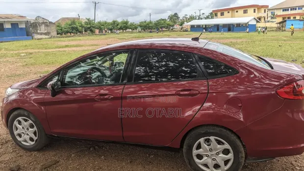 Ford Fiesta SE Sedan 2013 Red - 1