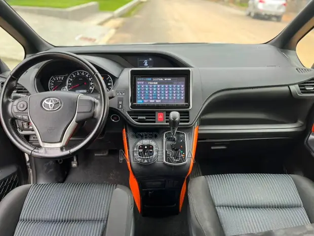 Toyota Voxy X 2WD 8-Seater 2014 Black - 1