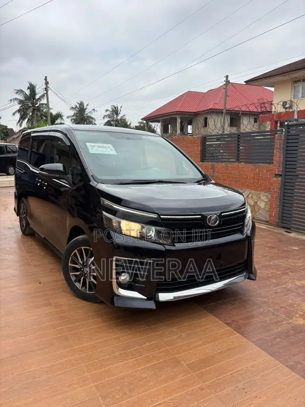 Toyota Voxy V 4WD 8-Seater 2015 Black - 1