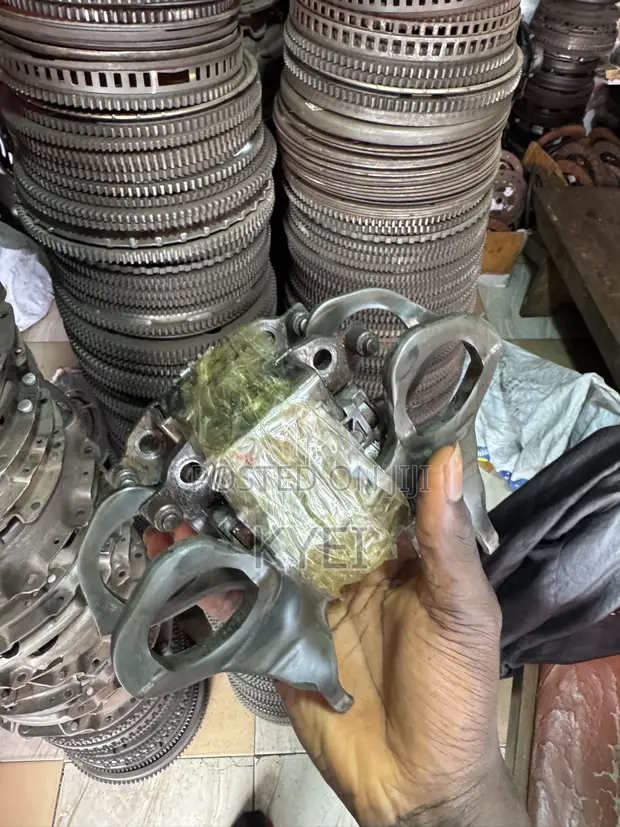 Hyundai Veloster Engine & Transmission Assembly - 1