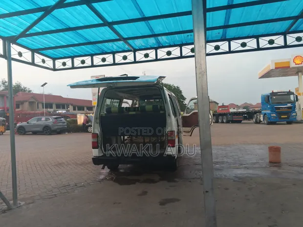 Nissan Caravan (Urvan) 1998 White - 1
