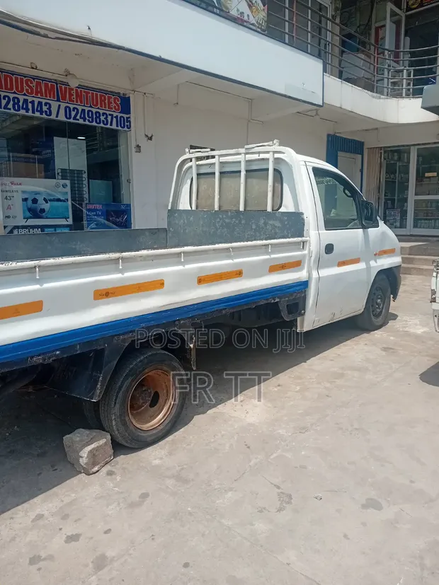 Hyundai H200 2010 White - 1