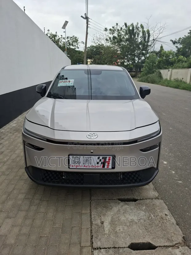 Toyota bZ3 2025 Silver - 1