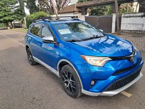 Toyota RAV4 SE FWD 2017 Blue