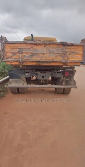 Mercedes-Benz 1824 Tipper Truck