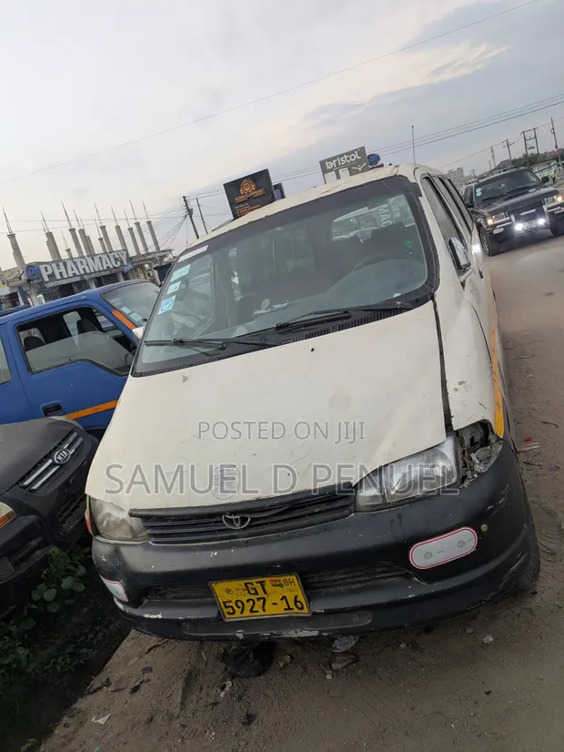 Toyota HiAce 2009 White - 1