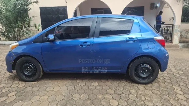 Toyota Yaris 2013 Blue - 1