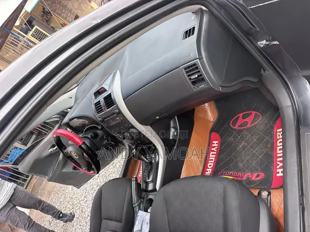 Toyota Corolla 2012 Gray - 1