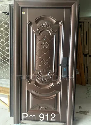 Paladin Single Security Door with Locks and Keys