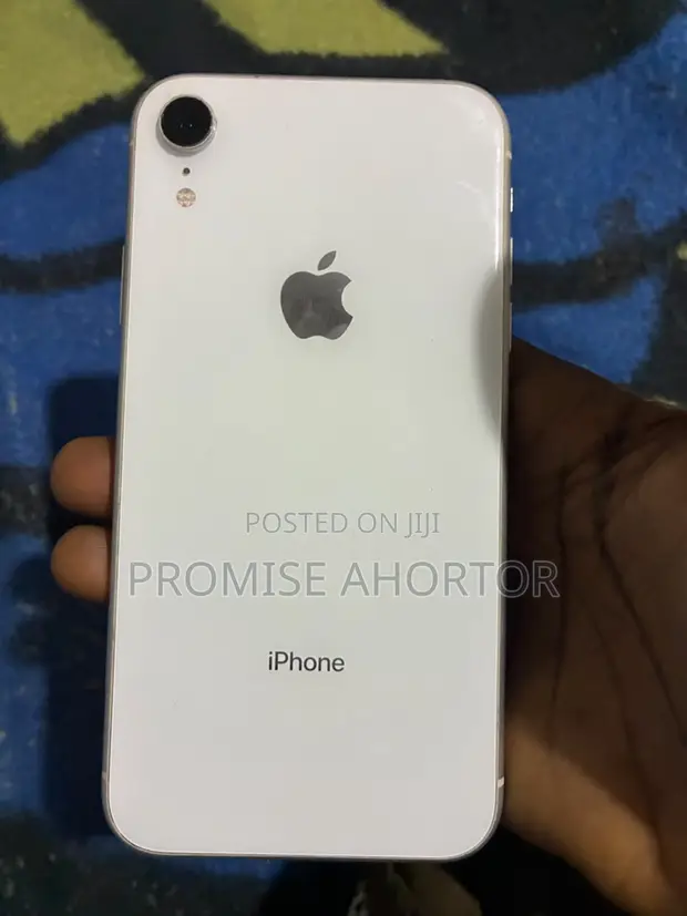 Apple iPhone XR 64GB White - 1