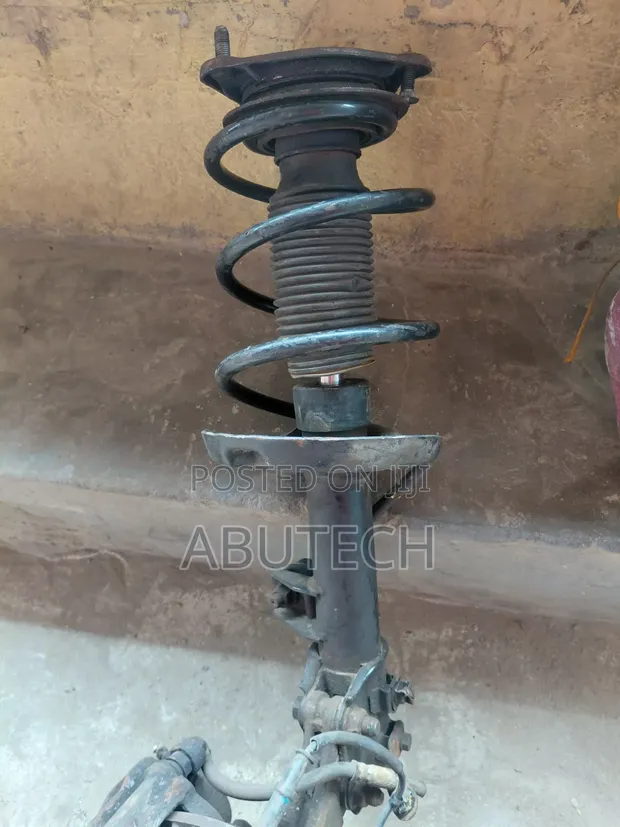 Hyundai i30 Front Shock (Used) - 1