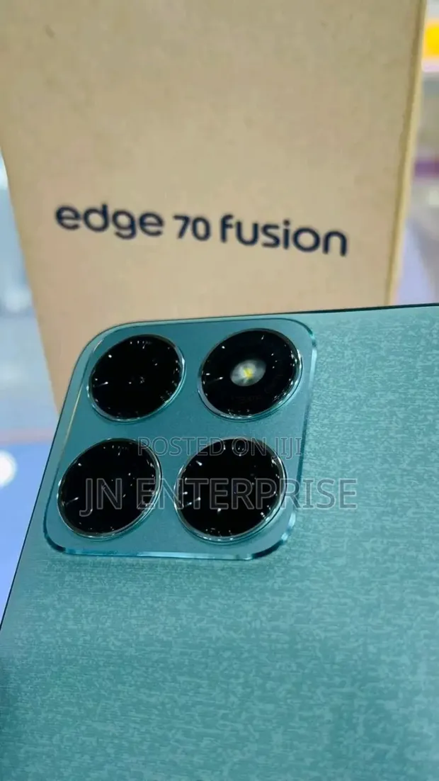New Motorola Edge 70 Fusion 128GB Gray - 1