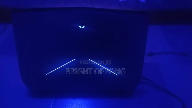 Alienware 15 R2 Laptop - Intel Core i7, 8GB RAM, 128GB SSHD - 1
