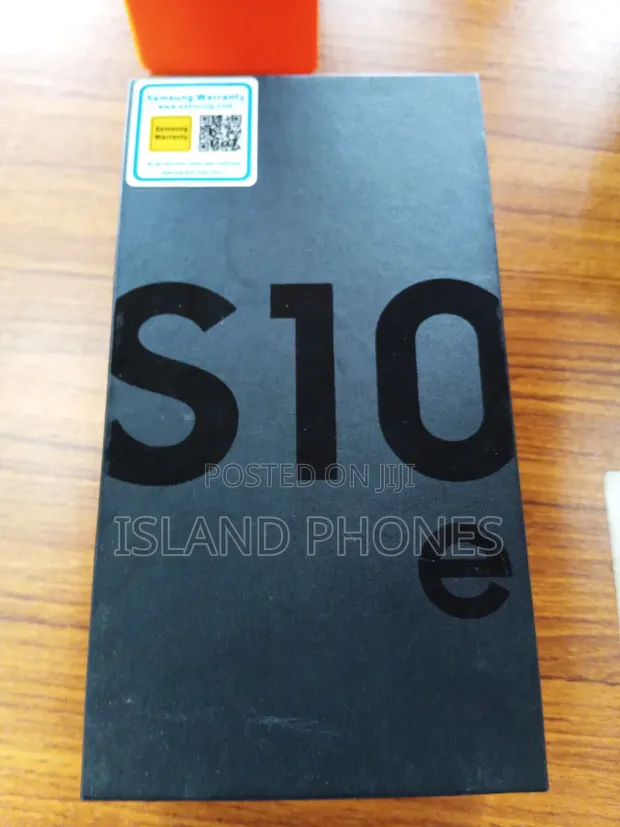 New Samsung Galaxy S10e 128GB Black - 1