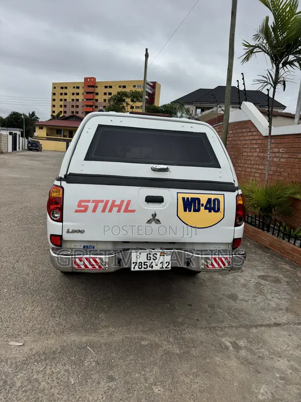Mitsubishi L200 2012 White - 1