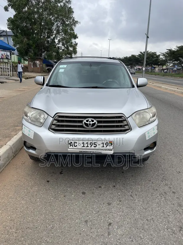 Toyota Highlander 2012 Silver - 1