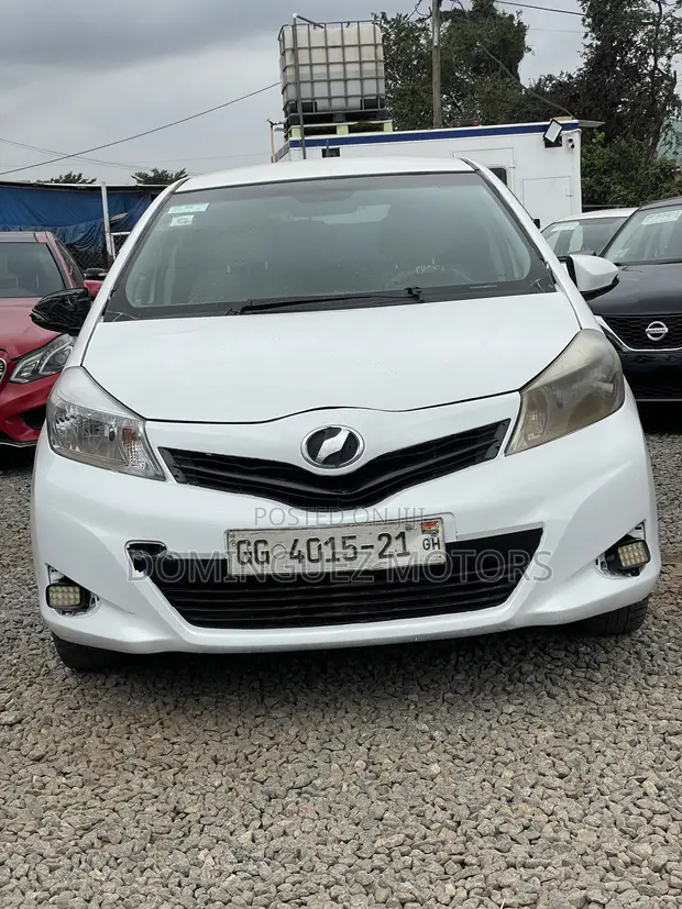 Toyota Vitz 2012 White - 1